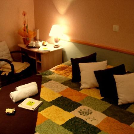 La Grande Fontaine Hotell Jugon-les-Lacs Rum bild